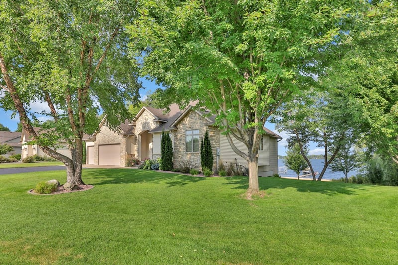 12764 Mentzer Trl, Lindstrom, MN 55045