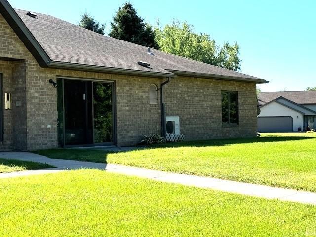 300 10th Ave SE #104, Pelican Rapids, MN 56572