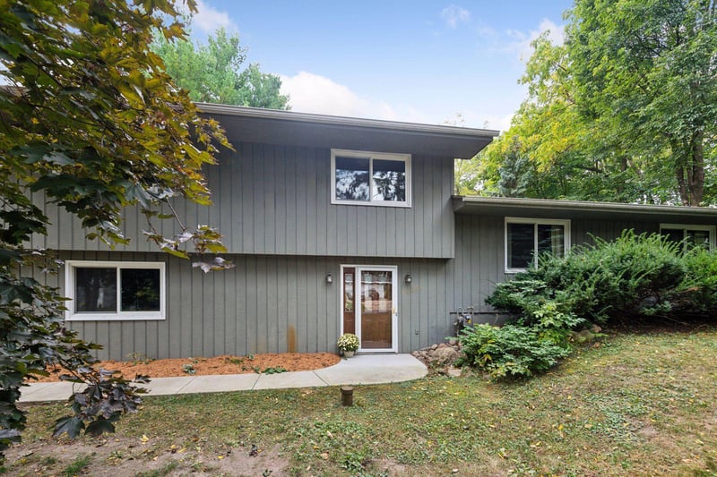 18065 Berry Ln, Deephaven, MN 55391
