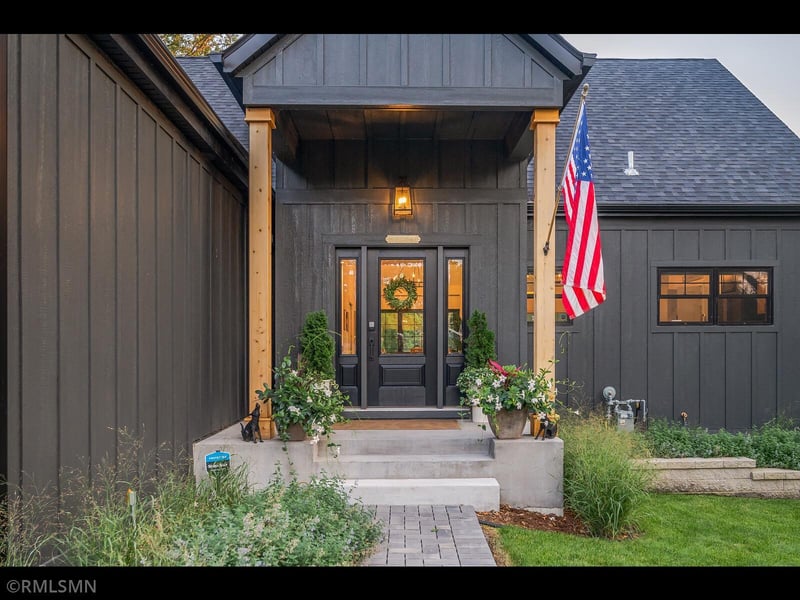 78 Iris St, Mahtomedi, MN 55115