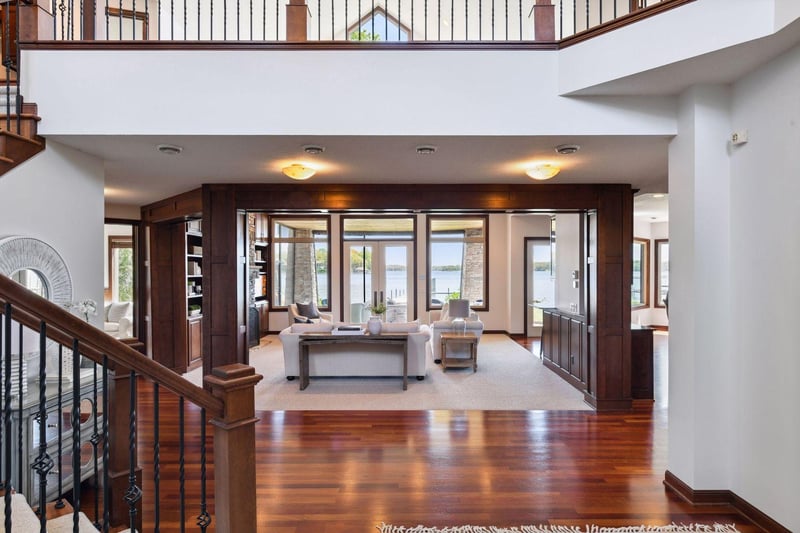 205 Woodpecker Ridge Rd, Excelsior, MN 55331