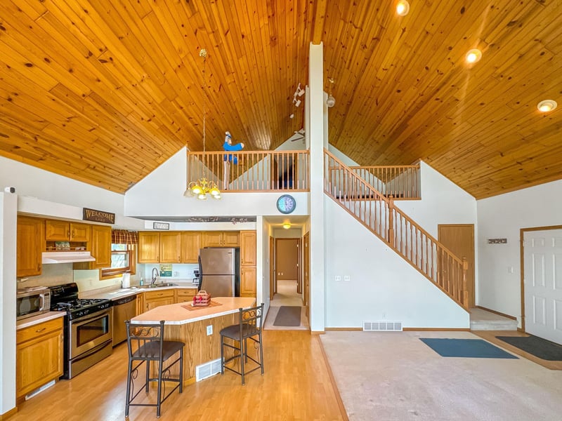 22 Sioux Trl, Slayton, MN 56172