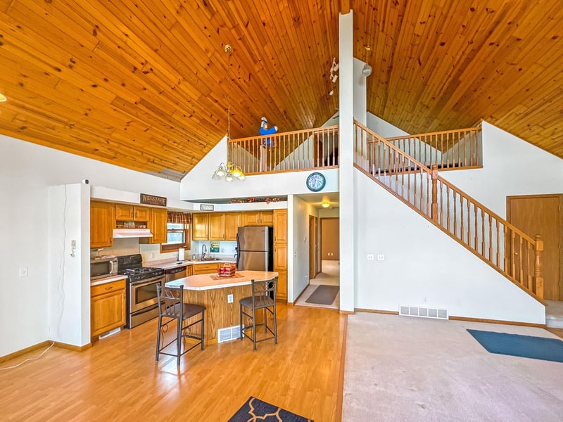 22 Sioux Trl, Slayton, MN 56172