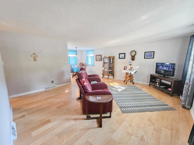 401 5th St, Walnut Grove, MN 56180