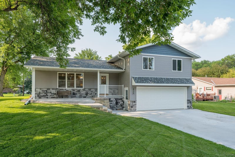 830 Woodland Dr, Gaylord, MN 55334