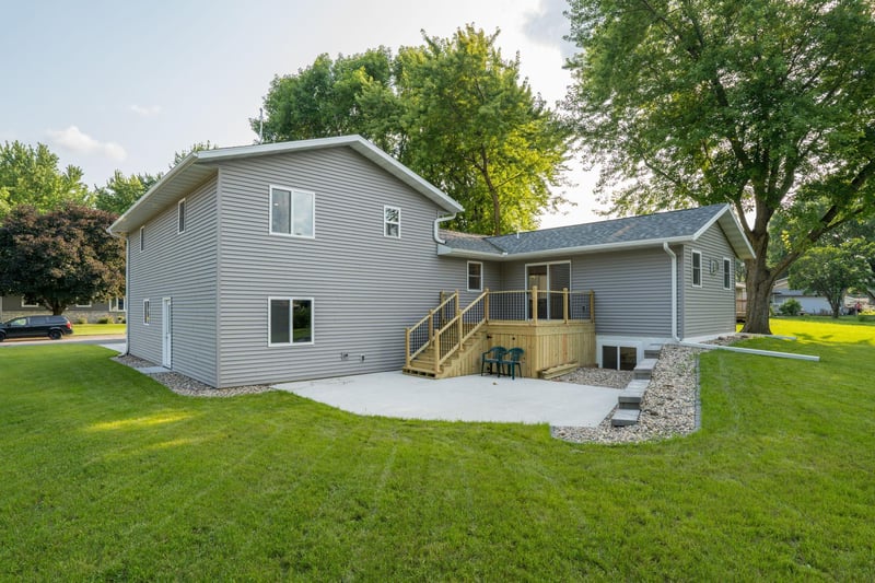 830 Woodland Dr, Gaylord, MN 55334