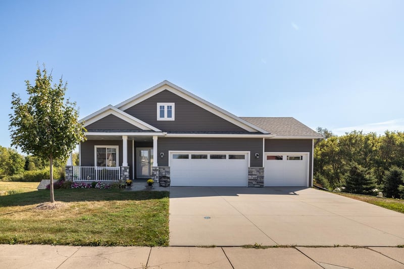 611 Nelson Dr, Wanamingo, MN 55983