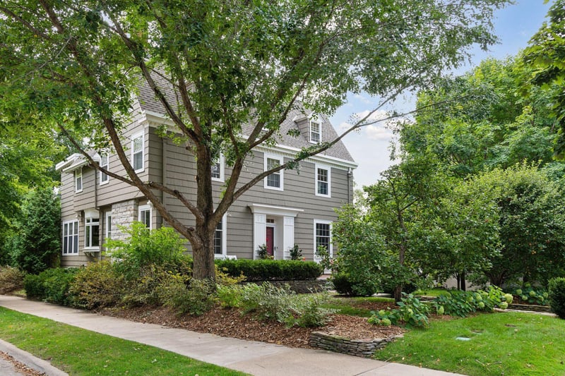 1961 Kenwood Pw, Minneapolis, MN 55405