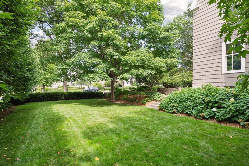 1961 Kenwood Pw, Minneapolis, MN 55405
