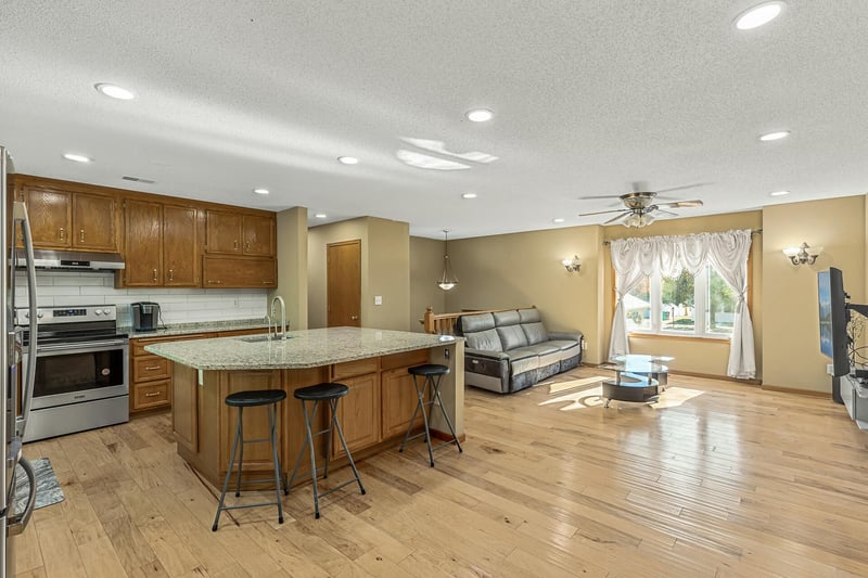 1600 87th St E, Bloomington, MN 55425