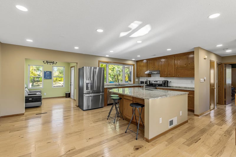 1600 87th St E, Bloomington, MN 55425