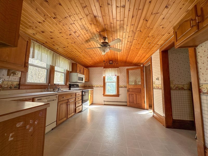 28776 290th Ave, Sleepy Eye, MN 56085