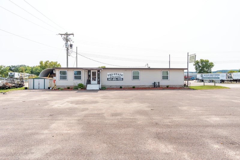 270 Strupp Ave, La Crescent, MN 55947