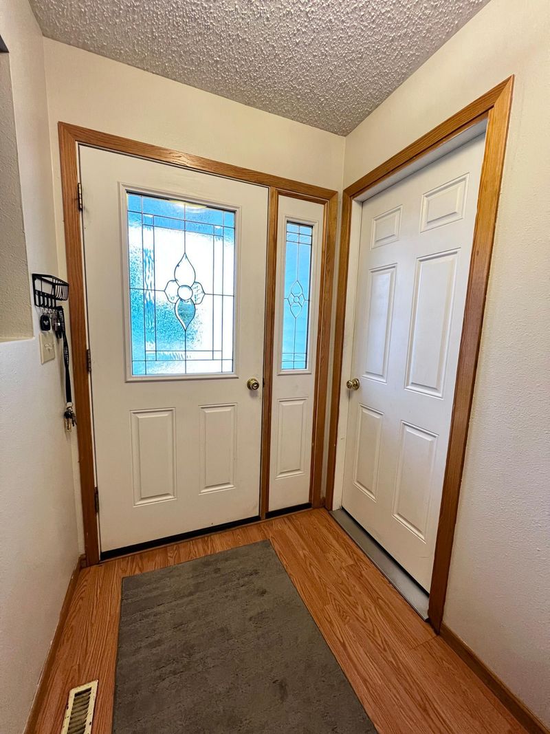 137 Belleville Ct, Thief River Falls, MN 56701