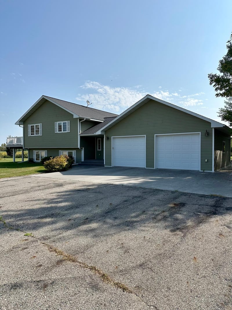 106 E 6th St, Newfolden, MN 56738