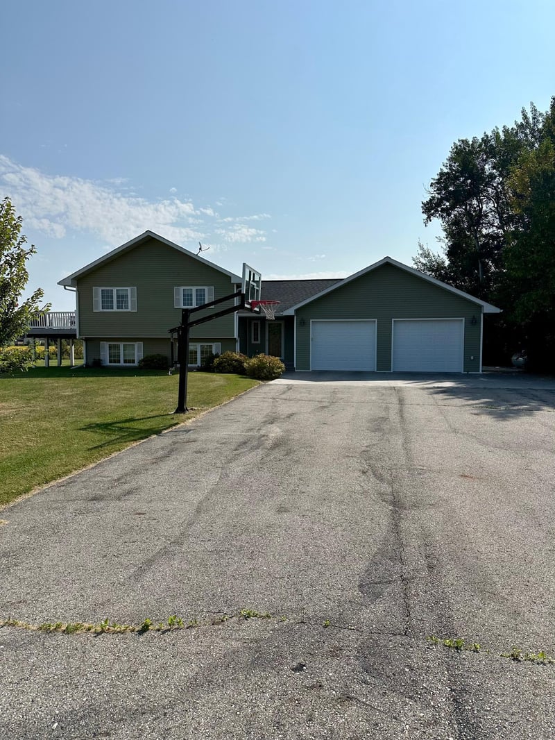 106 E 6th St, Newfolden, MN 56738