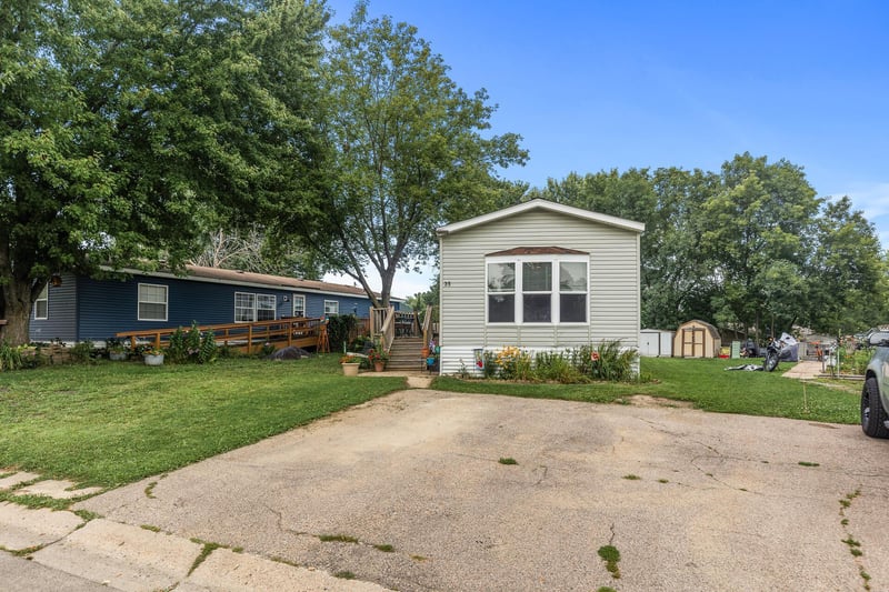 35 Riverside Terrace Dr, Watertown, MN 55388