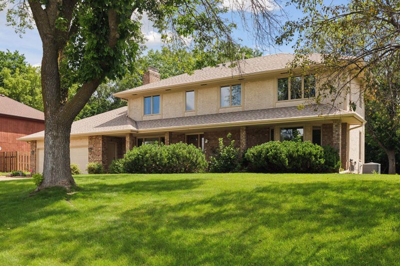 2730 Quaker Ln N, Minneapolis, MN 55441