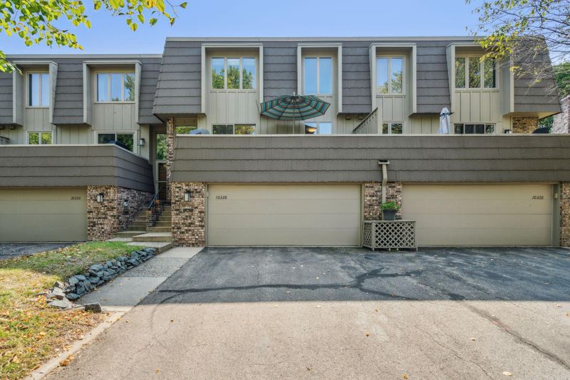 10328 Berkshire Rd, Bloomington, MN 55437