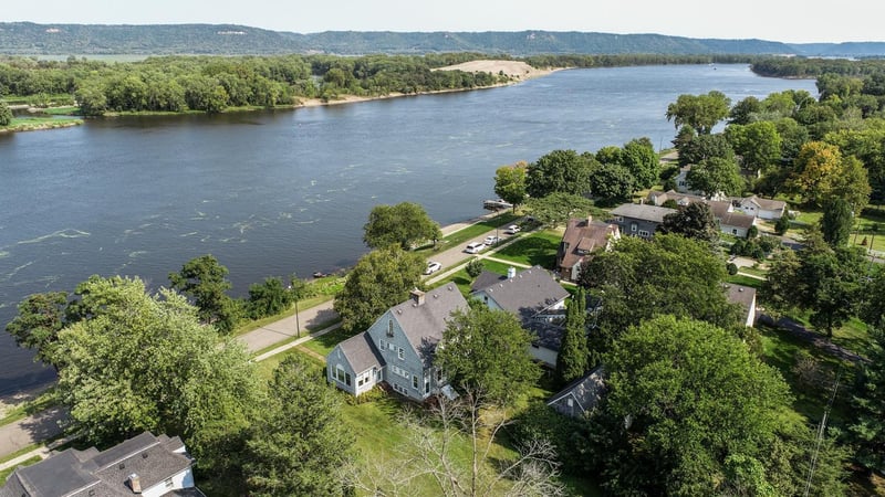 418 Lawrence Blvd E, Wabasha, MN 55981