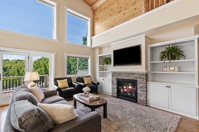 8800 Sunset Trl, Chanhassen, MN 55317