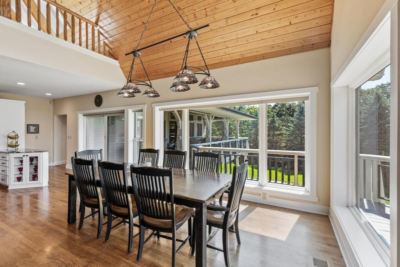 8800 Sunset Trl, Chanhassen, MN 55317