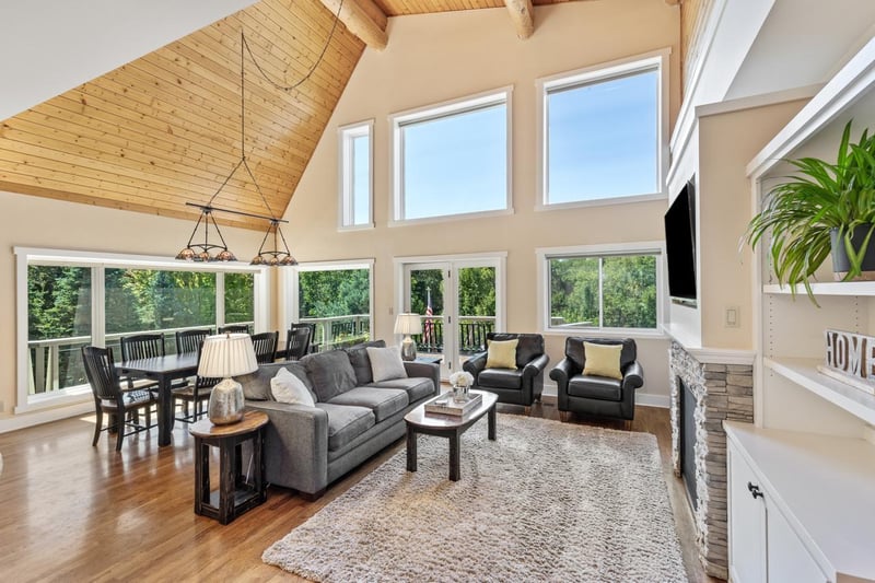 8800 Sunset Trl, Chanhassen, MN 55317