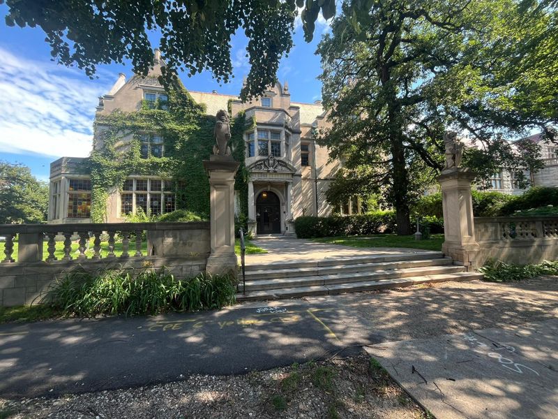 100 E 22nd St, Minneapolis, MN 55404
