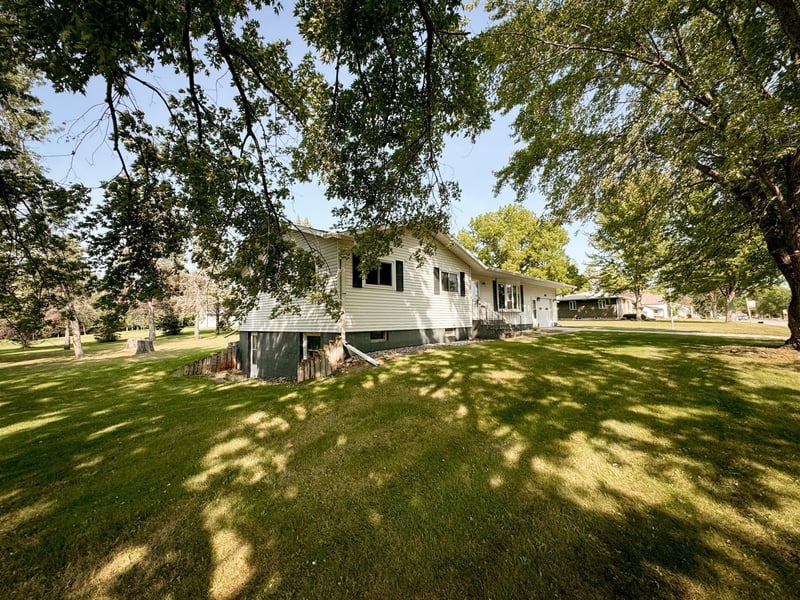 316 Front St W, Hitterdal, MN 56552