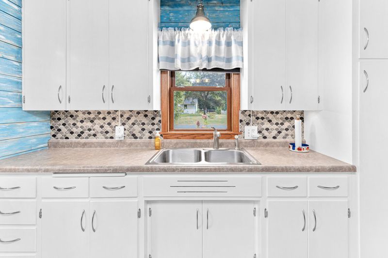 2134 Blomquist Ave, North Saint Paul, MN 55110