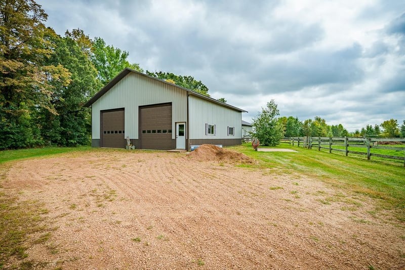2925 Vega Ave, Mayer, MN 55360