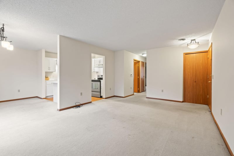 6226 Magda Dr #B, Osseo, MN 55369