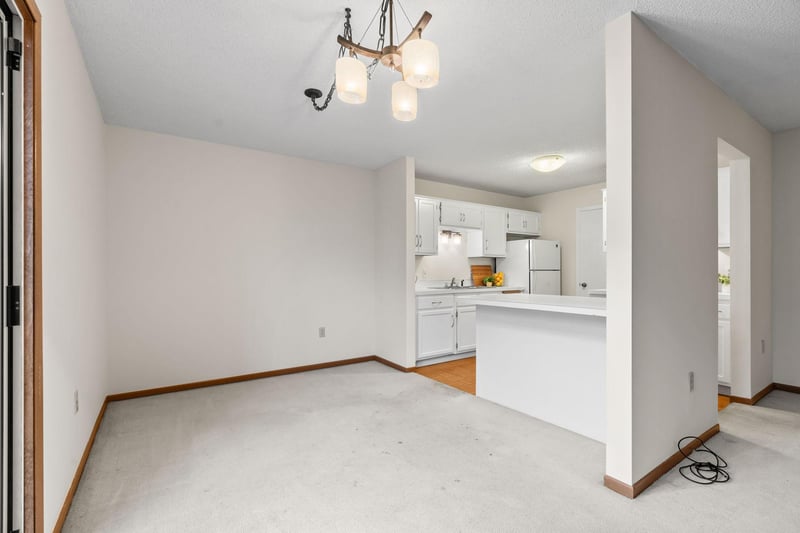 6226 Magda Dr #B, Osseo, MN 55369