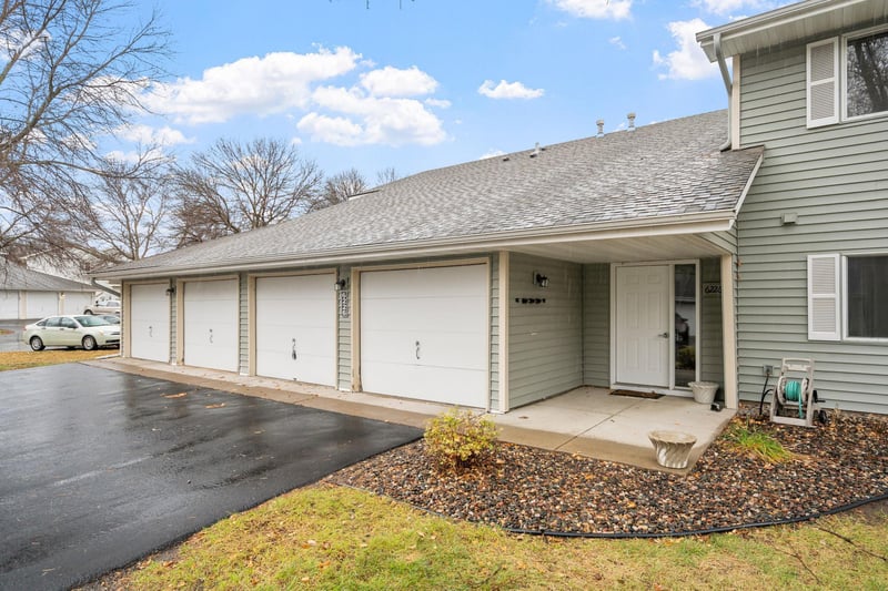 6226 Magda Dr #B, Osseo, MN 55369