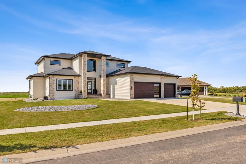 497 Tessa Dr, Moorhead, MN 56560
