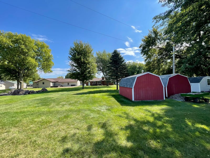 401 White St N, Comfrey, MN 56019