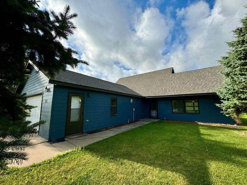 231 Oak Rd, Warroad, MN 56763