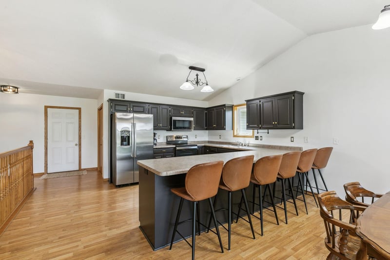418 Lake Dr, Winsted, MN 55395
