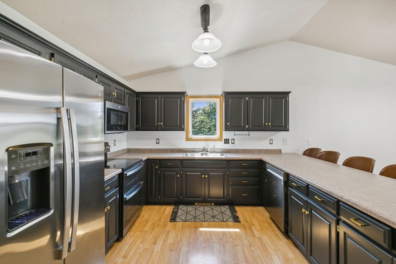 418 Lake Dr, Winsted, MN 55395