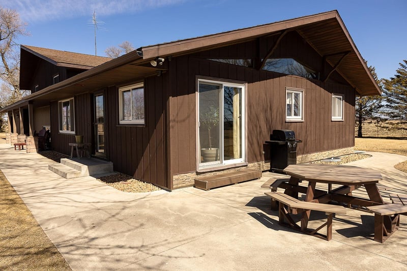 37654 295th St, Belgrade, MN 56312
