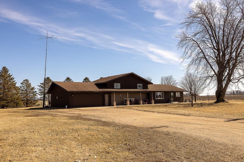 37654 295th St, Belgrade, MN 56312