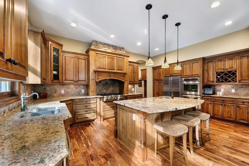 8973 Whisper Creek Trl, Greenfield, MN 55373