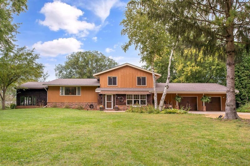 9520 Joliet Ave N, Grant, MN 55082