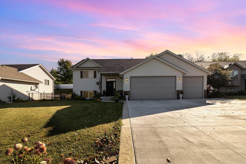 916 Pleasant Ave, Saint Paul Park, MN 55071