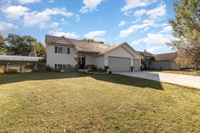 916 Pleasant Ave, Saint Paul Park, MN 55071