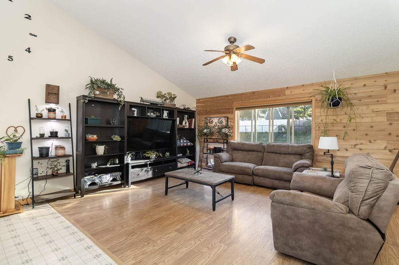 916 Pleasant Ave, Saint Paul Park, MN 55071