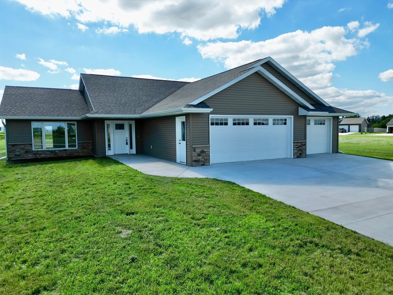 1022 Bucknell Ct, Spring Valley, MN 55975