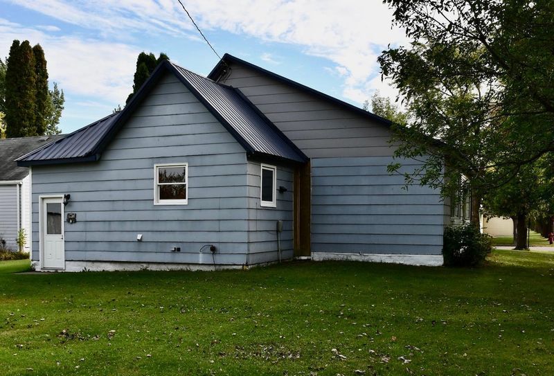 417 Lambert St, Oklee, MN 56742