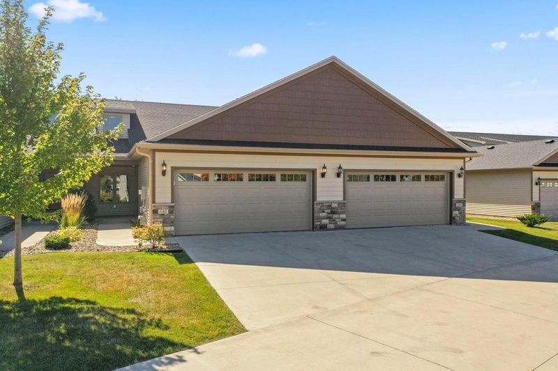 646 Shardlow Pl NE, Byron, MN 55920