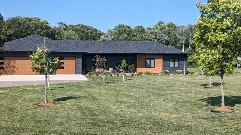 419 Country View Ln, Le Sueur, MN 56058